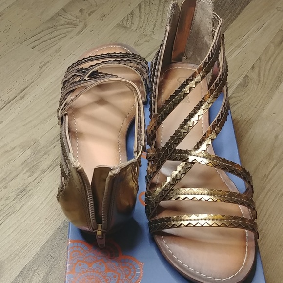 NIB Carlos by Carlos Santana Bronze Gladiator Sandals 8 - Picture 8 of 12